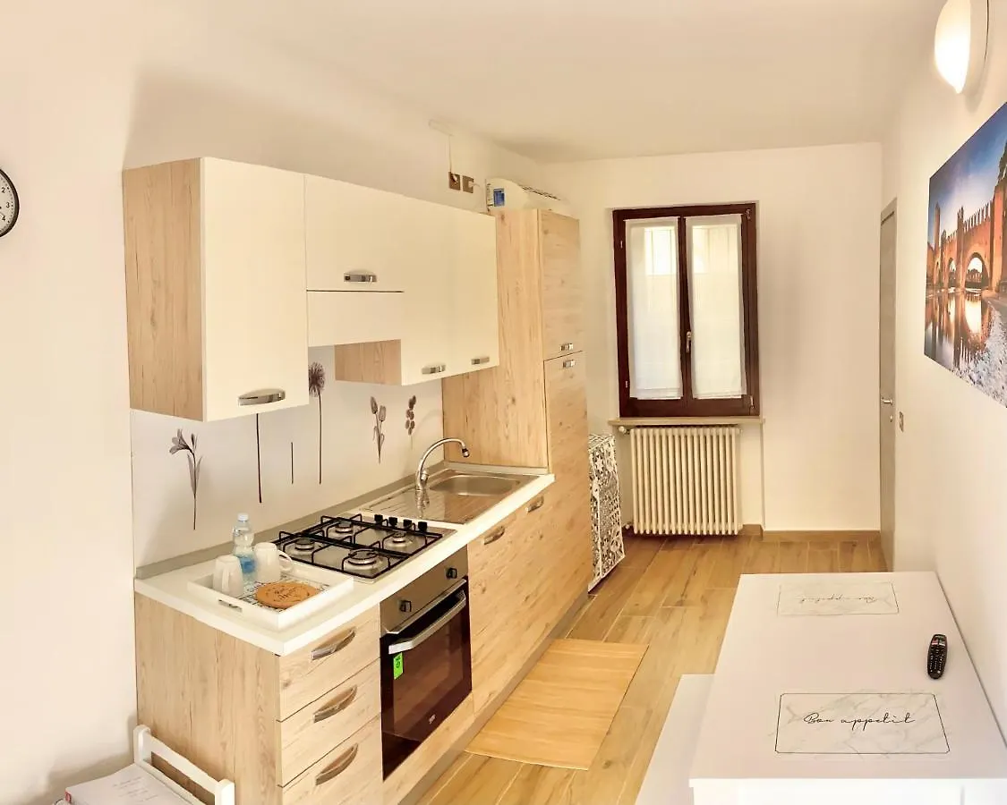 Leone Apartment فيرونا